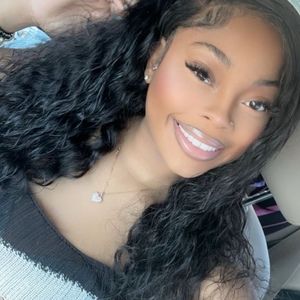 Meet your Posher, Shakia